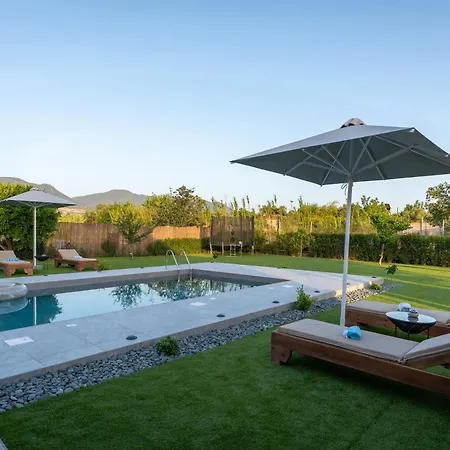 Private Pool Retreat - Georgia's Garden Oasis Villa Alonia