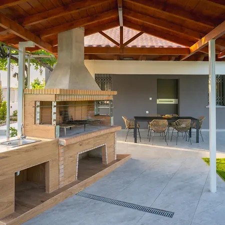 Villa Private Pool Retreat - Georgia's Garden Oasis *