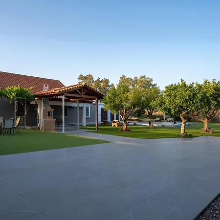 Private Pool Retreat - Georgia's Garden Oasis Villa Alonia