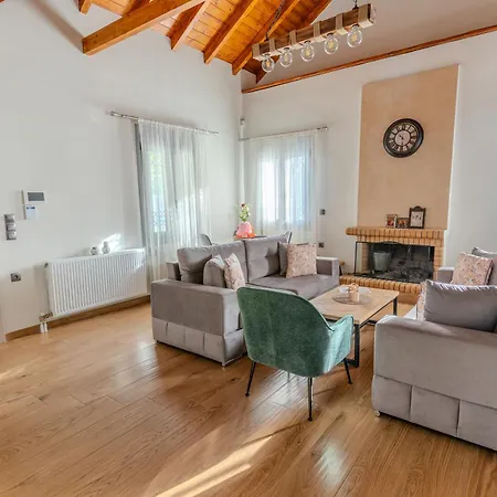 Villa Private Pool Retreat - Georgia's Garden Oasis Alonia