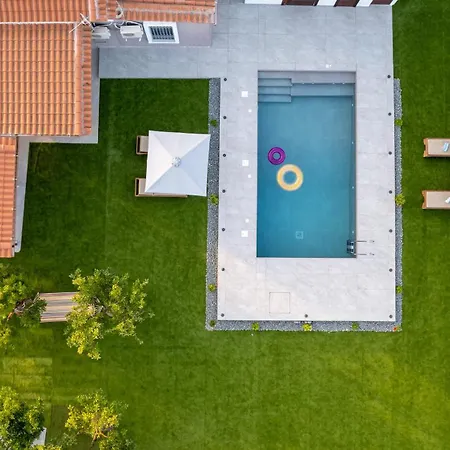 Villa Private Pool Retreat - Georgia's Garden Oasis