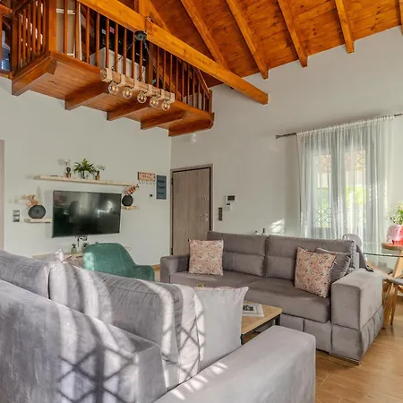 Villa Private Pool Retreat - Georgia's Garden Oasis *