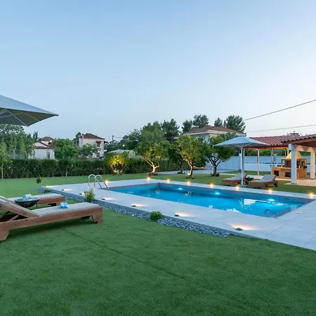 Private Pool Retreat - Georgia's Garden Oasis Villa Alonia