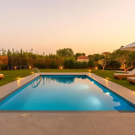 Private Pool Retreat - Georgia's Garden Oasis * Alonia