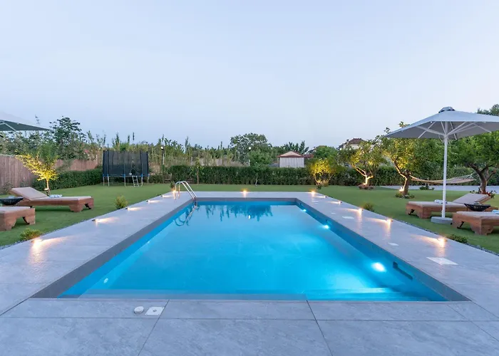 Villa Private Pool Retreat - Georgia's Garden Oasis