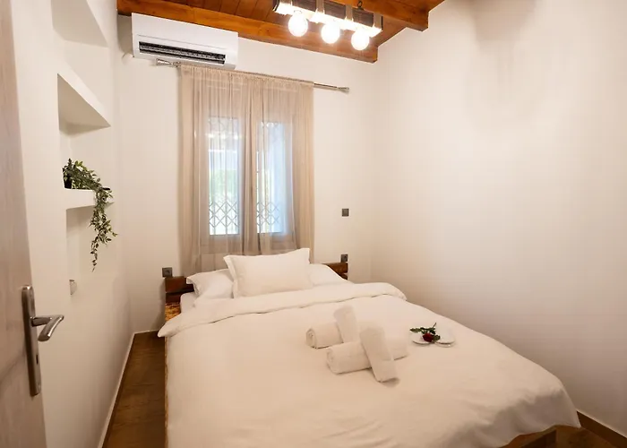 Villa Private Pool Retreat - Georgia's Garden Oasis *