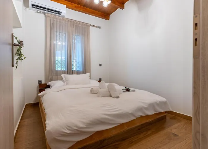 Villa Private Pool Retreat - Georgia's Garden Oasis Alonia