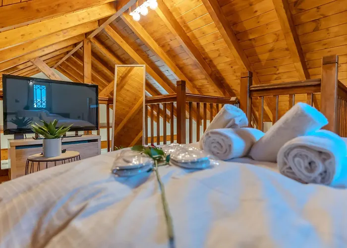 Villa Private Pool Retreat - Georgia's Garden Oasis