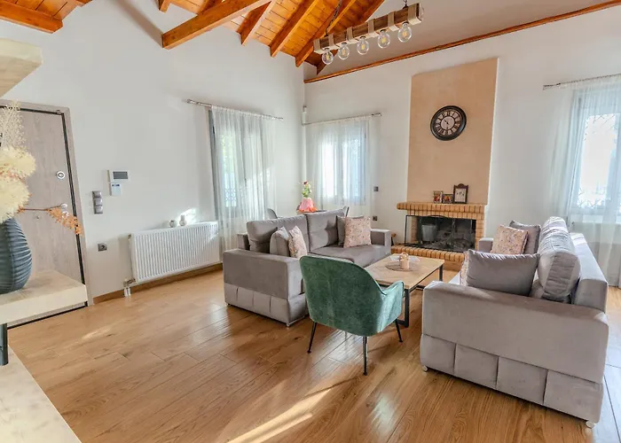 Villa Private Pool Retreat - Georgia's Garden Oasis Alonia