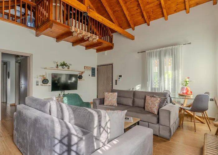 Villa Private Pool Retreat - Georgia's Garden Oasis *