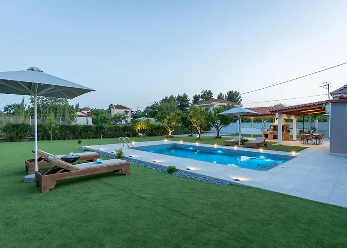 Private Pool Retreat - Georgia's Garden Oasis Villa Alonia