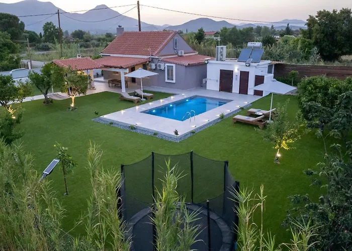 Private Pool Retreat - Georgia's Garden Oasis Villa *